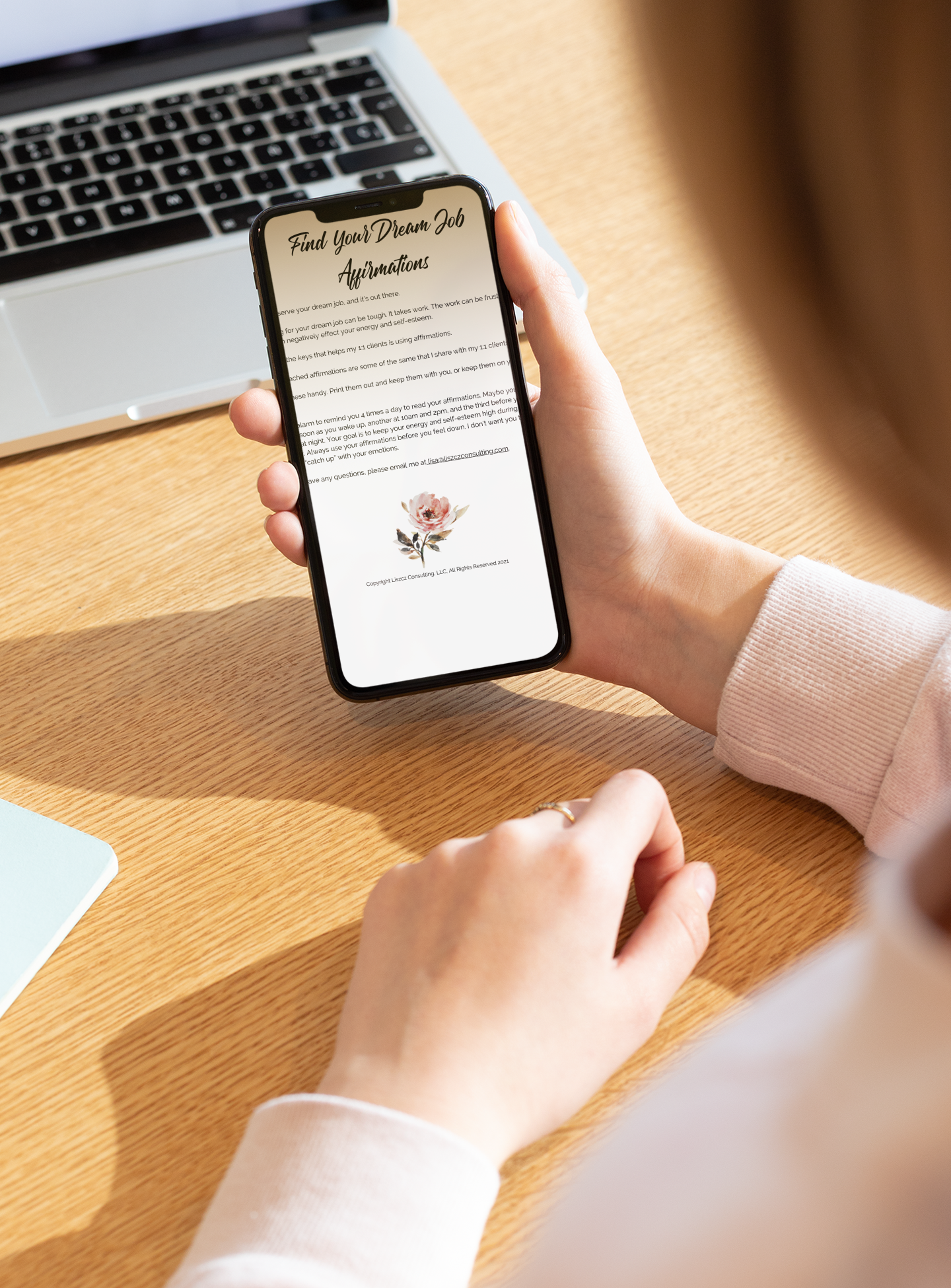 mockup-of-the-over-shoulder-look-of-a-girl-s-iphone-xs-25441